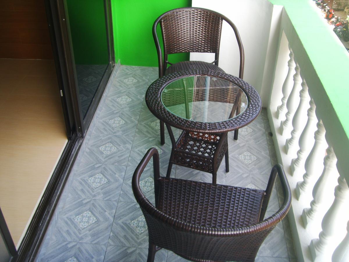 Kontiki Guesthouse Jomtien Beach Esterno foto